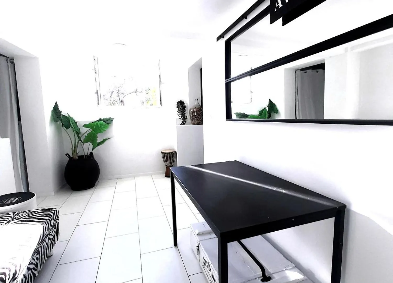 Apartments House Of Art Nin